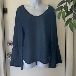 Francesca’s Blue Rain NWT - Chambray top (M)